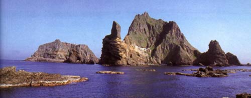 Liancourt Rocks/Dokdo Islets and its surrounding waters were often frequented by Korean fishermen during the years of the U.S. occupation of Japan and Korea; American occupation authorities had also designated the islets as a bombing range for U.S. forces from 1947-1952.